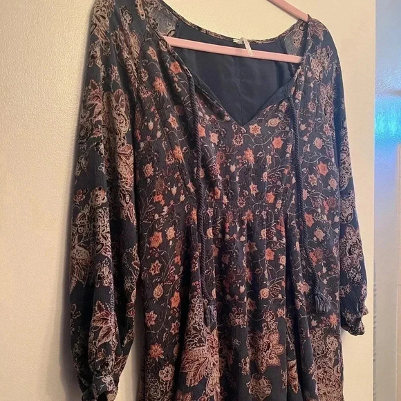 Free people blouse size s, blue base with orange/white flowers - Picture 2 of 5